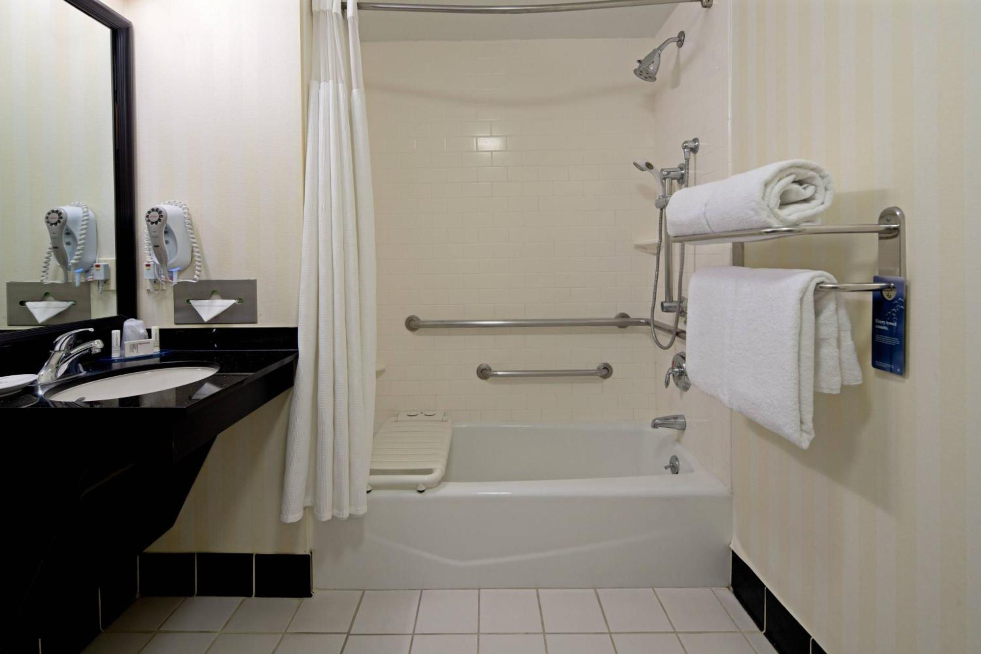 Fairfield Inn And Suites טורלוק מראה חיצוני תמונה